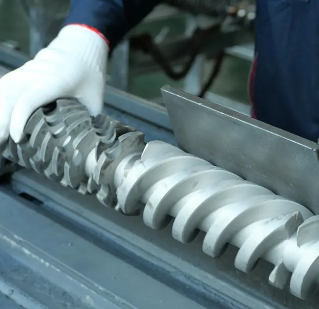 Why do black lines appear repeatedly in the extruder? This article teaches you how to quickly determine whether it is caused by a problem with the barrel or screw. Why do black lines appear repeatedly in the extruder? This article teaches you how to quickly determine whether it is caused by a problem with the barrel or screw.